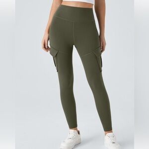 NWT Halara High Waisted Cargo Pocket Capri Yoga Leggings